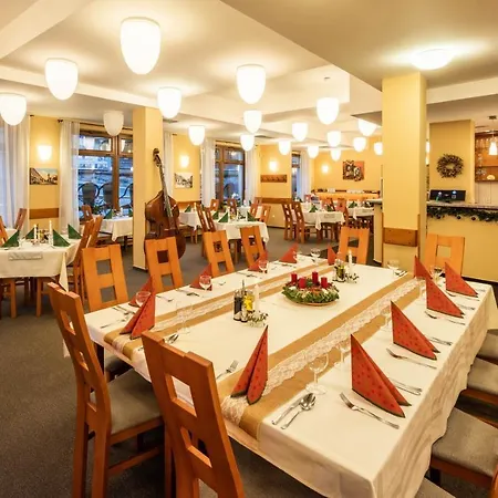 Hotel Zavis Z Falkenstejna Hluboka nad Vltavou