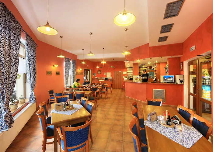 Hotel Zavis Z Falkenstejna 4*